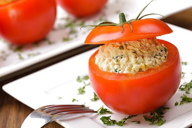 gefüllte tomaten - stuffed tomato stock-fotos und bilder