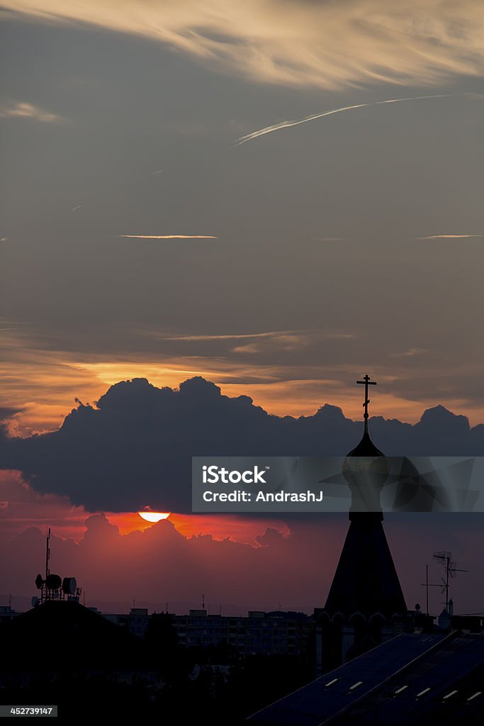 Tramonto con chiesa - Foto stock royalty-free di A forma di croce