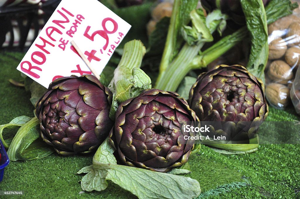 E legumes orgânicos frescos no mercado de produtores - Foto de stock de Agricultura royalty-free