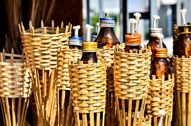 torcia in bambù - candle lemon grass insect repellant insect foto e immagini stock