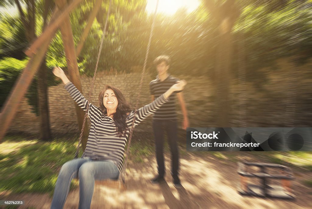 Mujer swinging - Foto de stock de Columpiarse libre de derechos