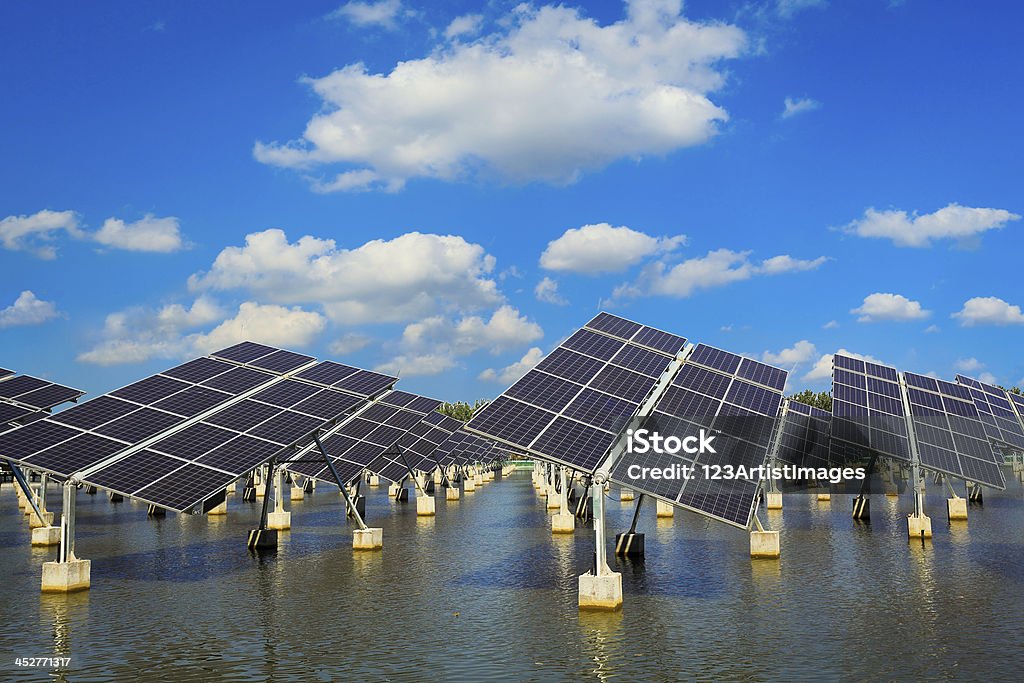 Energía Solar para el desarrollo sostenible - Foto de stock de Luz del sol libre de derechos