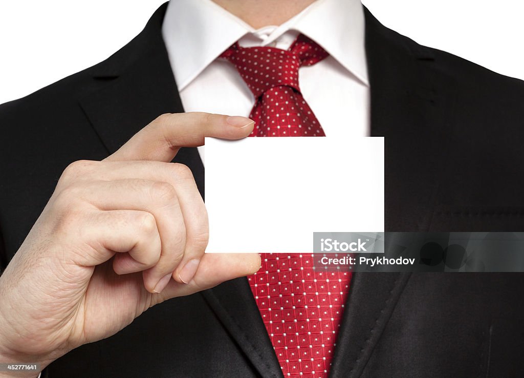 Geschäftsmann im Anzug hält eine weiße Visitenkarte - Lizenzfrei Abmachung Stock-Foto