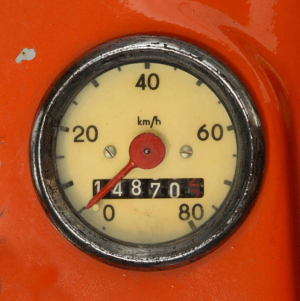 vintage contachilometri - odometer speedometer gauge old fashioned foto e immagini stock