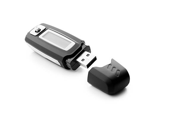 memoria flash usb a lettore mp3 su bianco - usb flash drive computer mp3 player security foto e immagini stock