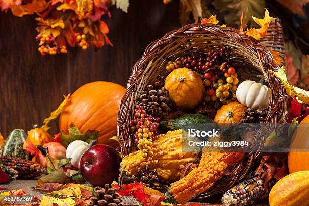 Autunno Ancora Vita 3 - Fotografie stock e altre immagini di Cornucopia - Cornucopia, Autunno, Stagione