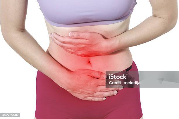 急性痛の女性の胃 - 1人のストックフォトや画像を多数ご用意 - 1人, カットアウト, カラー画像