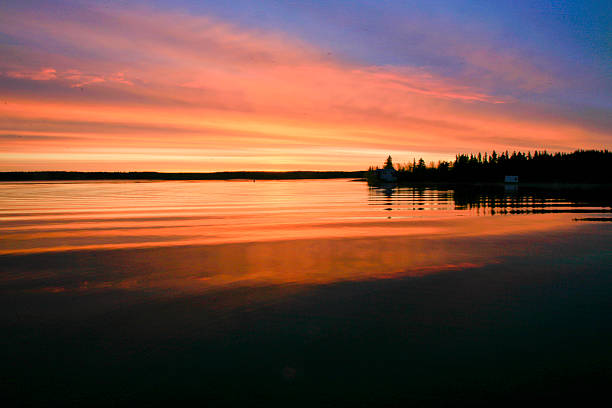 sunrise, 4am, yellowknife, northwest territories, canada - 西北地區 個照片及圖片檔