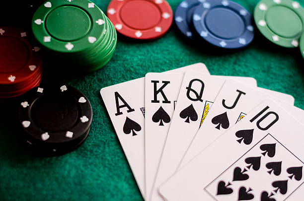 poker królewski - cards poker king card green zdjęcia i obrazy z banku zdjęć