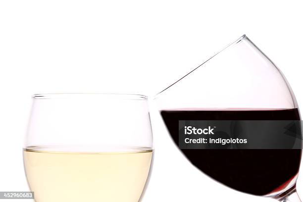 Красное И Белое Вино Очки — стоковые фотографии и другие картинки Алкоголь - напиток - Алкоголь - напиток, Без людей, Винный бокал