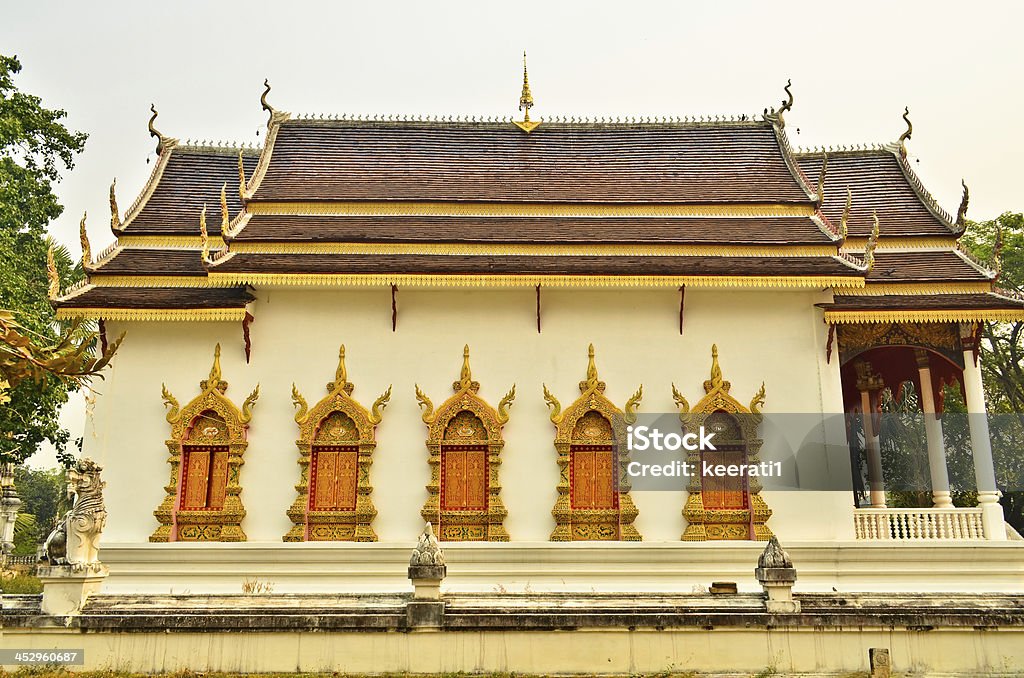 Ventana templo tailandés en bangkok, Tailandia - Foto de stock de Antigualla libre de derechos