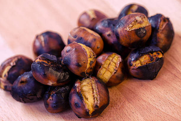 castaña asada - chestnut close up close to macro fotografías e imágenes de stock