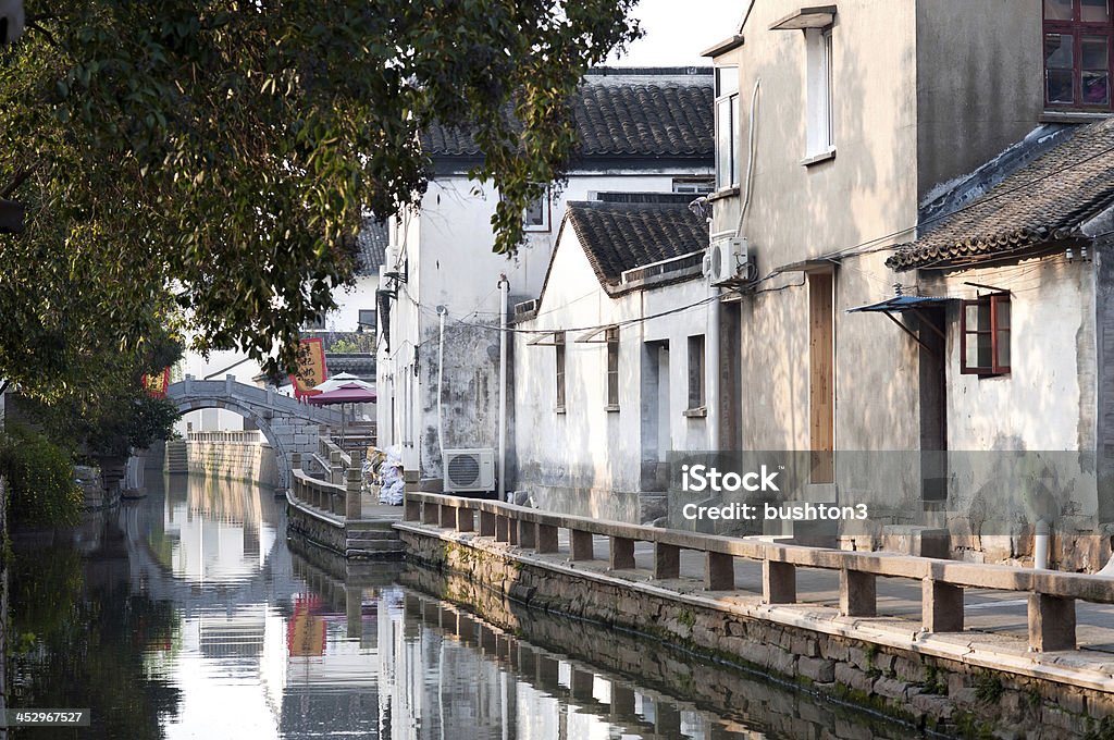 Wcześnie rano na Pingjianglu, Suzhou, Chiny - Zbiór zdjęć royalty-free (Architektura)