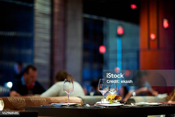 Moderno Ristorante Asiatico - Fotografie stock e altre immagini di Bicchiere da vino - Bicchiere da vino, Cena, Composizione orizzontale