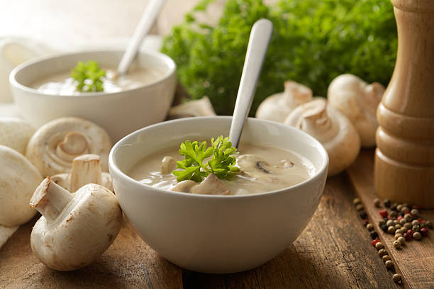 suppe fotos: pilzcremesuppe - champignon stock-fotos und bilder