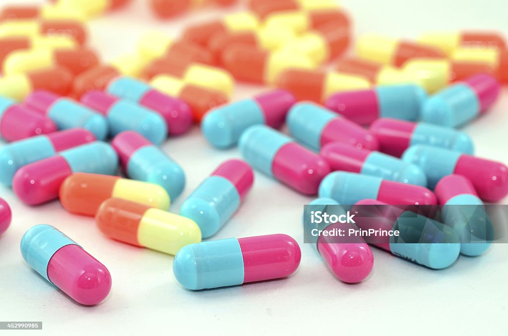Tabletten in farbenfrohen mit Blau, Rot, Rosa, orange und Gelb - Lizenzfrei Acetylsalicylsäure Stock-Foto