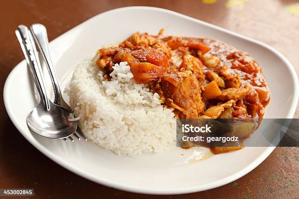 Foto de Frango Apimentado Com Curry E Arroz e mais fotos de stock de Almoço - Almoço, Arroz - Alimento básico, Batatas Prontas