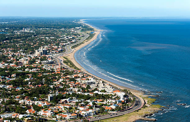 aerial view of rio de la plata in montevideo - uruguay 個照片及圖片檔