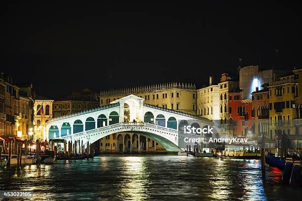 Ponte Di Rialto - Fotografie stock e altre immagini di Acqua