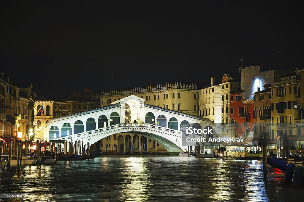 Ponte do Rialto (Ponte de Rialto em Veneza, Itália) - Royalty-free Ao Ar Livre Foto de stock