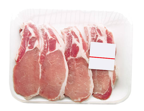 schweinekoteletts verpackt in einem container - packaged food stock-fotos und bilder