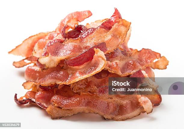 Bacon - Fotografias de stock e mais imagens de Bacon - Bacon, Amontoar, Fundo Branco