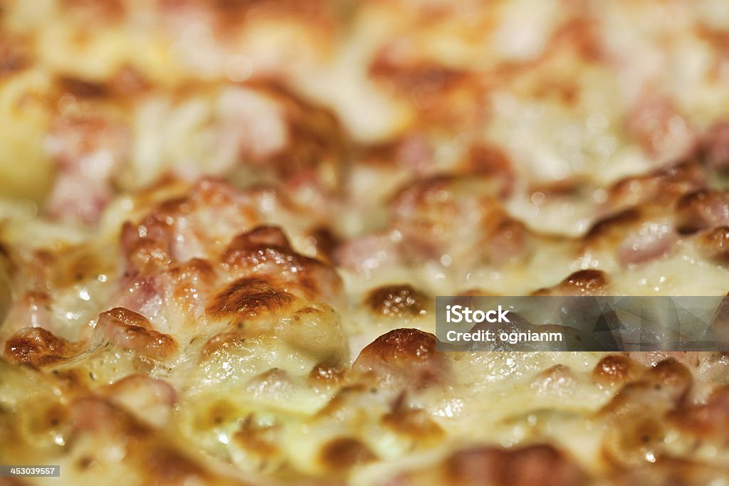 Gebackene Kartoffeln mit Schinken und Aggs - Lizenzfrei Kartoffelgratin Stock-Foto