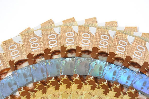 nowe canadian banknoty 100-dolarowe - canadian dollars canada bill one hundred dollar bill zdjęcia i obrazy z banku zdjęć