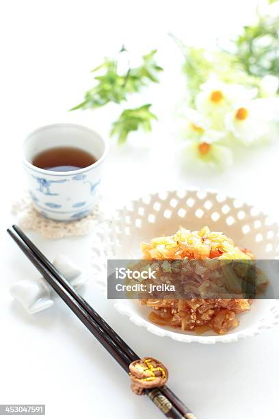 Comida Asiática Combinado Gelatina De Pescado Y Té Chino Foto de stock y más banco de imágenes de Alimento