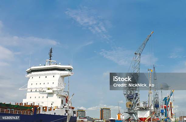 Industrielle Landschaften Schiff Und Crane In Shipyard Stockfoto und mehr Bilder von Aktivitäten und Sport