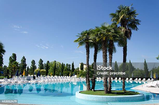 Área De La Piscina Foto de stock y más banco de imágenes de Actividades recreativas - Actividades recreativas, Agua, Aire libre