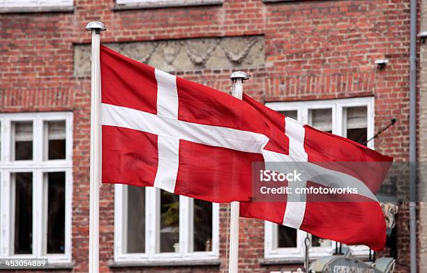 Флаги Дания — стоковые фотографии и другие картинки Ветер - Ветер, Горизонтальный, Дания