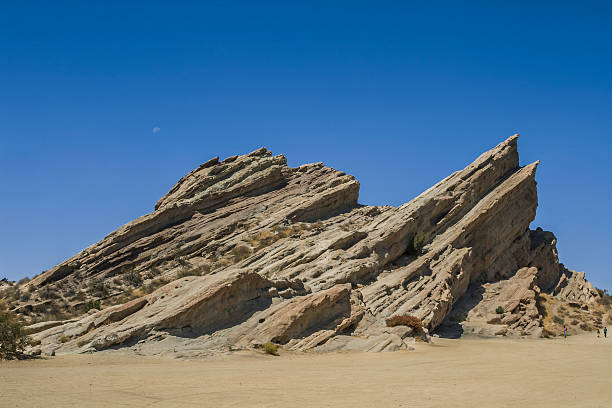 rochedos de vasquez com lua - vasquez rocks imagens e fotografias de stock