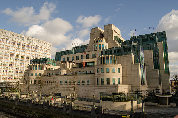 MI6 Headquarters, London View of the headquarters of the UK's Secret Service, known as MI6.  The agency gathers intelligence and spies on people and countries around the world.  View from public pavement. mi6 stock pictures, royalty-free photos & images