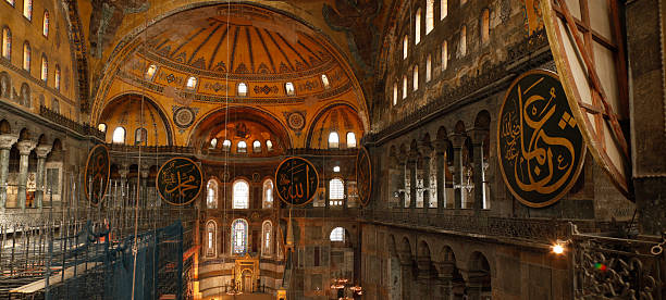 museo de hagia sophia, vista desde la tribuna superior, estambul, turquía - byzantine aya sofya light lighting equipment fotografías e imágenes de stock