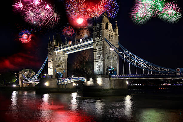 タワーブリッジ、花火、新年にロンドン,英国 - london england sunlight morning tower bridge ストックフォトと画像