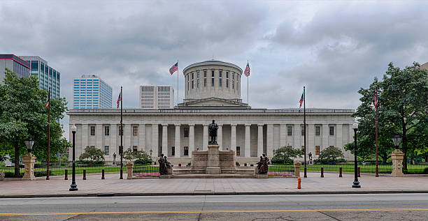 Ohio state building under grey cloudy sky Exterior of the Ohio Statehouse on an overcast day in Columbus. Ohio ohio ohio statehouse columbus state capitol building stock pictures, royalty-free photos & images