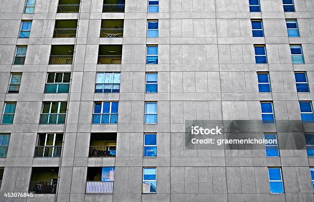 Foto de Apartamentos e mais fotos de stock de Apartamento - Apartamento, Espaço para Texto, Fotografia - Imagem