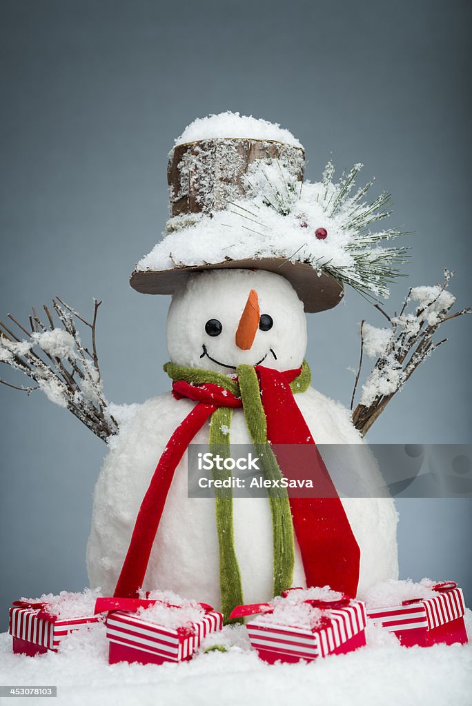 눈사람 및 크리스마스 선물 - 로열티 프리 0명 스톡 사진