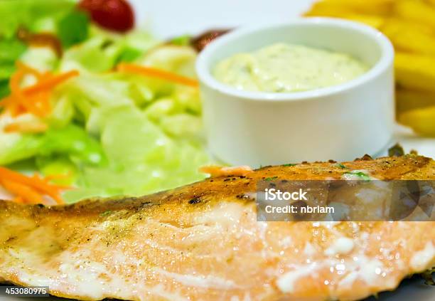 Trancio Di Salmone Pesce - Fotografie stock e altre immagini di Alimentazione sana - Alimentazione sana, Alla griglia, Antipasto