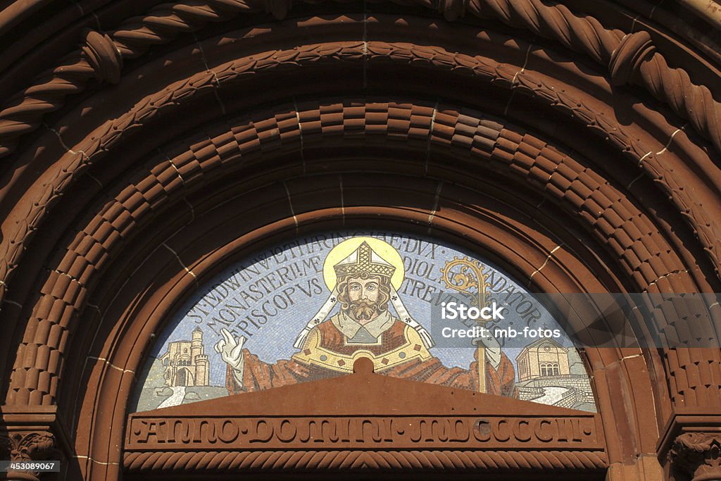 Iglesia en Mettlach Lutwinus - Foto de stock de Mettlach libre de derechos