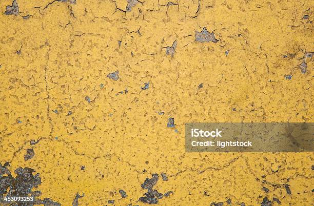 Velha Parede Amarelo - Fotografias de stock e mais imagens de Abstrato - Abstrato, Amarelo, Amarrotado