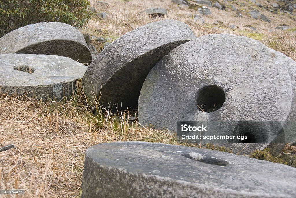 Kamienie młyńskie w Stanage Obrzynają, Peak District, Wielka Brytania - Zbiór zdjęć royalty-free (2012)