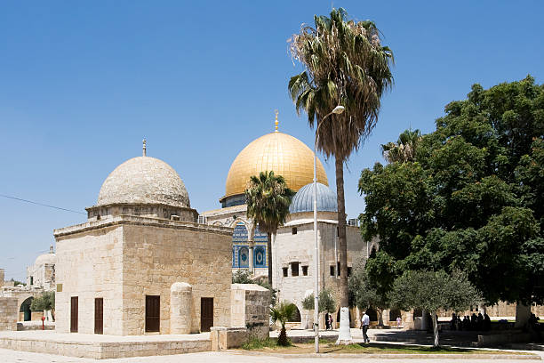 dome of the rock, jerusalem - dome of the rock jerusalem israel arch stock-fotos und bilder