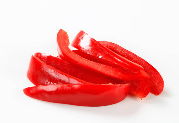 fatias de pimentão vermelho - pepper bell pepper portion vegetable - fotografias e filmes do acervo