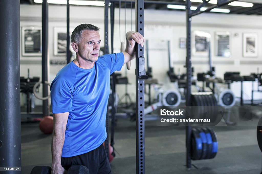 Retrato de un hombre maduro en el gimnasio - Foto de stock de Centro de bienestar libre de derechos