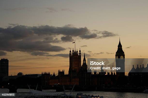 Foto de Casas Do Parlamento Londres e mais fotos de stock de Big Ben - Big Ben, Capitais internacionais, Casas do Parlamento - Cidade de Westminster
