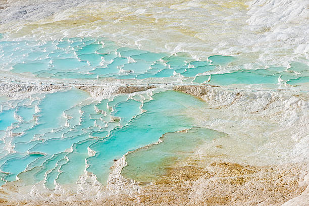 travertines in 파묵칼레 - pamukkale swimming pool photographing beauty in nature 뉴스 사진 이미지