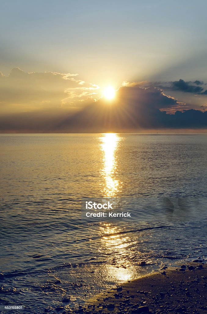 Sonnenaufgang über dem Ozean in Bali, Indonesien - Lizenzfrei Abenddämmerung Stock-Foto