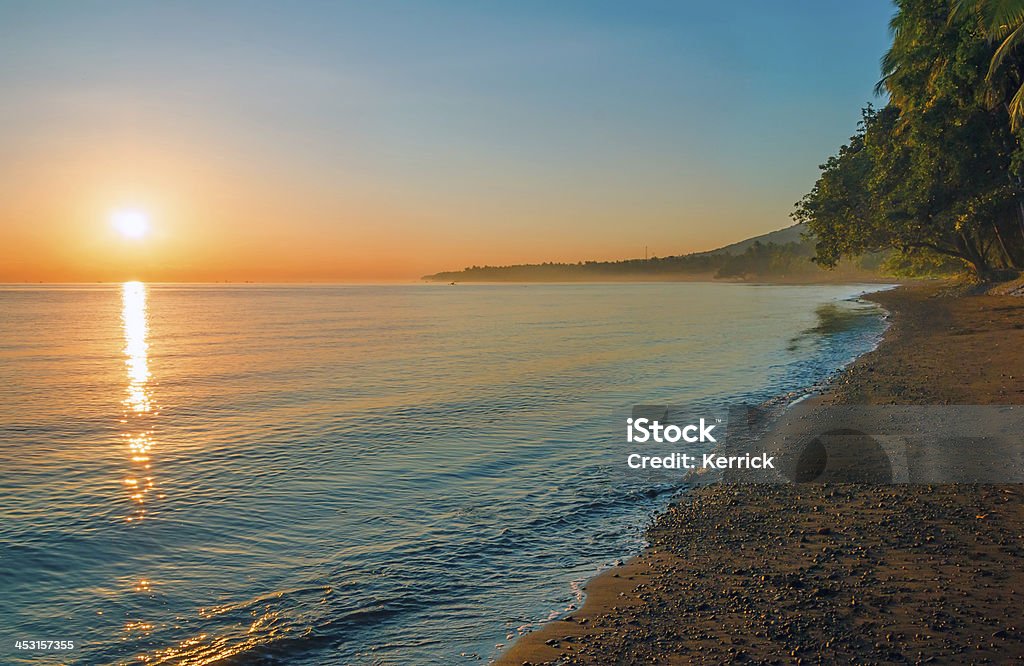Sonnenaufgang über dem Ozean in Bali, Indonesien - Lizenzfrei Sonnenaufgang Stock-Foto